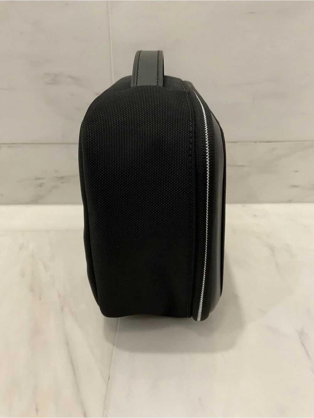 NEW Tumi ARRIVE RICHARDS 9.75” Travel Kit Toiletry Bag - BLACK & CARBON FIBER